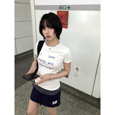 批发美式复古正肩印花短袖T恤女2026夏季<b class='q'>街头</b>百搭修身辣妹上衣