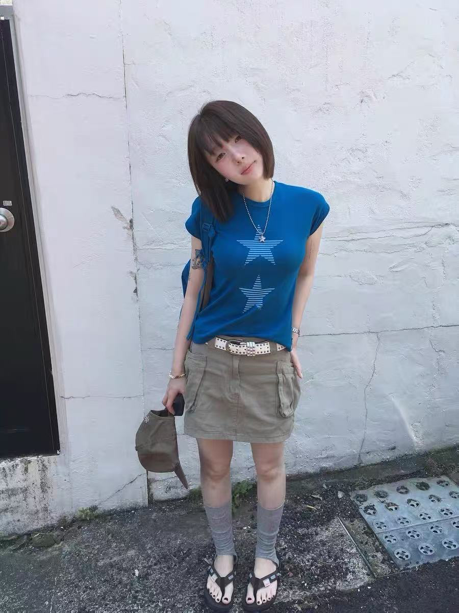 아메리칸 레트로 긍정적 인 어깨 프린트 반팔 티셔츠 여성 2026 여름 거리 다용도 몸매 가꾸기 핫걸 맨위