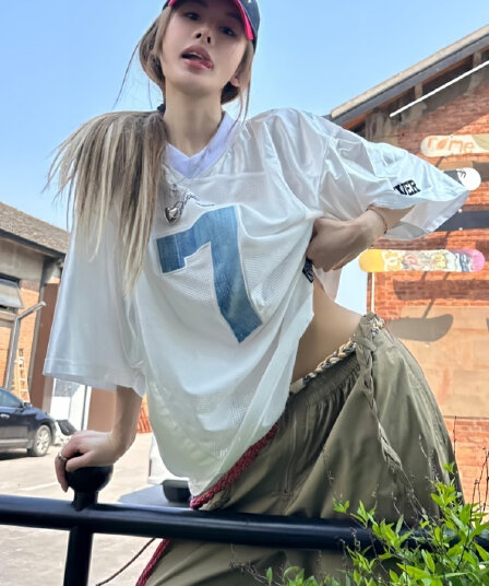 아메리칸 높음 거리 V넥 반팔 여성 여름 숫자 프린트 저지 바람 티셔츠 디자인 센스 작은 대중 루즈핏 배색 맨위