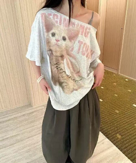 220g 순면 프린트 알파벳 비스듬한 어깨 새는 어깨 반팔 티셔츠 여성