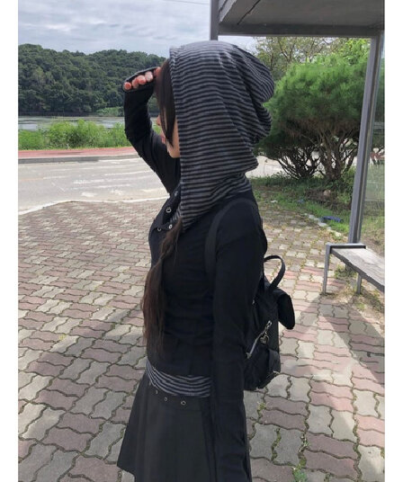 핫걸 ins 허리 수축 슬림해 보이는 검정색 까마귀 스트라이프 패치워크 배색 페이크 레이어드 맨위 여성 봄 가을 패션 트렌디