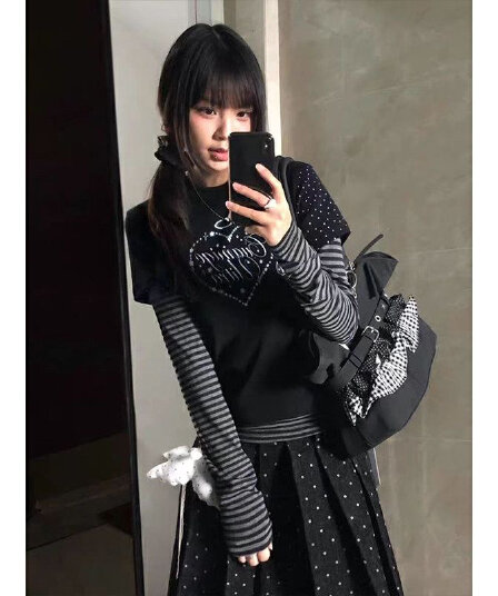 아메리칸 줄무늬 슬리브 페이크 레이어드 패치워크 긴팔 여성 새로운 도트 무늬 하트 프린트 몸매 가꾸기 티셔츠 학원 스타일 맨위