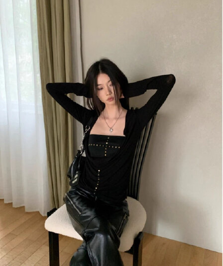 검정색 흔들다 칼라 긴팔 티셔츠 여성 가을 겨울 핫걸 섹시함 십자가 징 튜브탑 조끼 맨위 스택 착용 세트