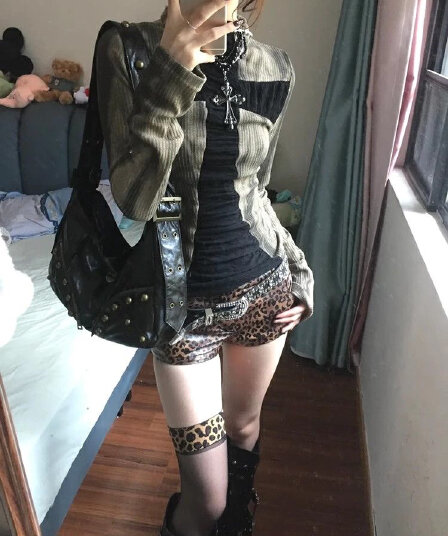아메리칸 레트로 핫걸 십자가 패치워크 긴팔 티셔츠 여성 가을 디자인 센스 몸매 가꾸기 터틀넥 기본 셔츠 맨위