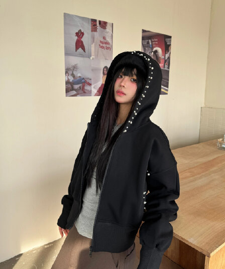 가을 새로운 아메리칸 작은 대중 디자인 못 진주 쇼트 스타일 후드 여성 코트 레트로 몸매 가꾸기 검정색 재킷
