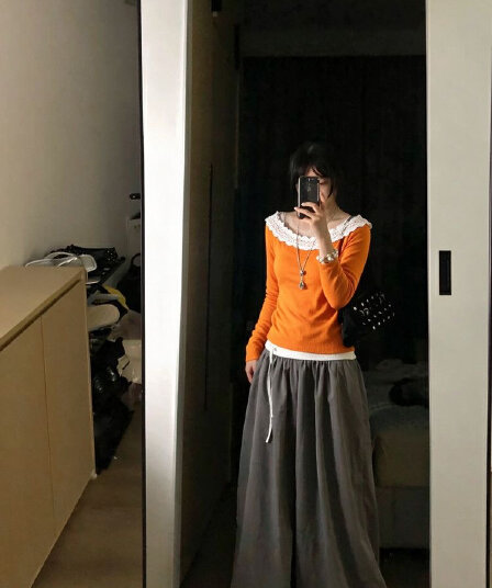 가을 디자인 센스 작은 대중 느슨함 센스 오프숄더 레이스 주황색 긴팔 티셔츠 여성 한 부서 chic 싱글 착용 맨위