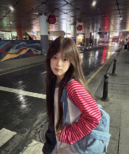 아메리칸 레트로 스트라이프 싸움 플러그 어깨 긴팔 자수 티셔츠 여성 배색 조수 브랜드 봄 가을 맨위