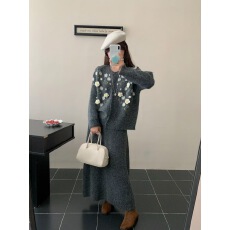 批发韩国chic<b class='q'>秋</b>季温柔气质立体刺绣花朵毛衣外套女+高腰针织半身裙子
