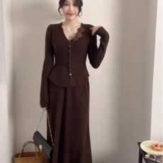 批发<b class='q'>秋</b>冬穿搭一整套针织两件套女立体花朵修身显瘦开衫半身裙毛衣套装