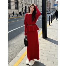 批发高级感气质软糯新年毛衣裙套装<b class='q'>秋</b>冬显瘦内搭外穿针织两件套+腰带