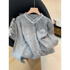 实拍法式重工亮片圆领针织开衫女秋冬新款温柔减龄小个子显瘦毛衣