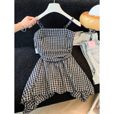 批发实拍荷叶边一字肩撞色格子抹胸吊带背心女夏季设计感褶皱裙摆上衣