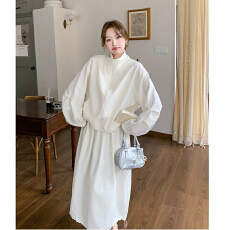 批发米白色宽松休闲度假防晒外套<b class='q'>时尚</b>套装女夏季新款显瘦半身裙两件