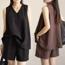 批发时尚套装女夏季新款设计感V领无袖背心上衣休闲阔腿<b class='q'>短裤</b>两件套