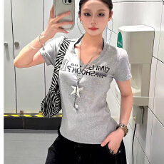 批发220克40支美式复古V领字母印花正肩T恤女夏季百搭显瘦短款短袖