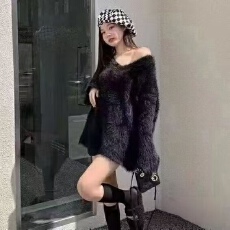 批发水貂绒V领毛衣女2023<b class='q'>春</b>季中长款宽松慵懒风外穿软糯针织上衣