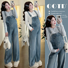 批发实拍2026春季新款宽松减龄<b class='q'>孕妇</b><b class='q'>背带裤</b>小熊针织纯色打底衫套装