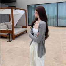 针织上衣长袖薄款百搭时尚款