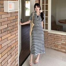 批发实拍针织灰色条纹<b class='q'>连衣裙</b>大码宽松时尚款百搭