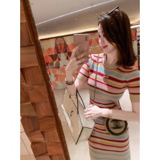 批发鱼兔子的兔子小香风彩虹条纹针织<b class='q'>连衣裙</b>女2026<b class='q'>夏季</b>新款高级感短裙