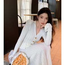 批发<b class='q'>韩国</b>温柔姐姐风心机镂空毛衣针织假两件<b class='q'>套装</b>OL长裙鱼尾连衣裙女春