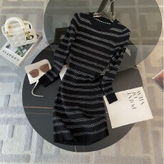 批发韩国气质名媛撞色<b class='q'>条纹</b>针织连衣裙女秋冬打底内搭小香风包臀毛衣裙