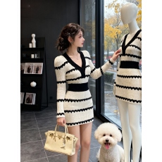 批发韩国撞色<b class='q'>条纹</b>长袖针织毛衣连衣裙女秋冬OL女神范高级感超火小个子