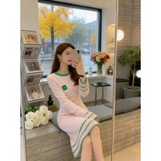 批发韩国温柔风针织<b class='q'>连衣裙</b>女2025秋冬新款设计感收腰显瘦洋气长裙子女