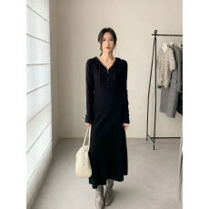 批发韩国超好看半开拉链连帽黑色针织连衣裙女小个子配大衣打底a字裙