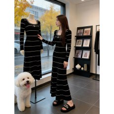 批发韩国简约撞色条纹V领针织<b class='q'>连衣裙</b>女2025秋冬修身显瘦法式气质长裙