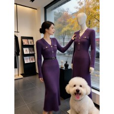 批发<b class='q'>韩国</b>紫色V领针织连衣裙女秋冬新款慵懒风设计感洋气收腰显瘦<b class='q'>长裙</b>