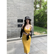 批发韩国2026年夏季新款明媚黄色针织吊带连衣裙女中长款收腰包臀裙子