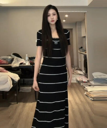 출산 착용 레트로 패션 스트라이프 검정색 몸매 가꾸기 여성 드레스 여름 반팔 광장 칼라 슬림해 보이는 롱 스커트 고급 센스