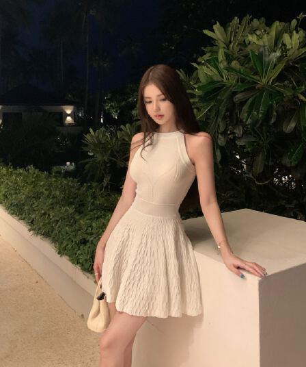 okmashop 순수한 흰색 사랑 행침 목 얼음 실크 여성 드레스 여름 품격 고급 센스 몸매 가꾸기 허리 수축 치마
