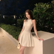 批发OKMASHOP 纯白之恋 挂脖冰丝<b class='q'>连衣裙</b>女夏季气质高级感修身收腰裙子
