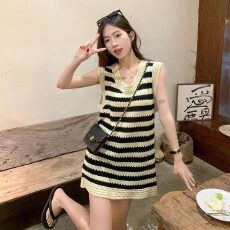 批发韩国条纹吊带连衣裙女2026新款<b class='q'>夏季</b>设计感别致宽松镂空针织背心裙