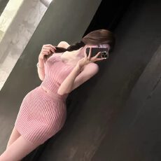 批发Chill巧儿 爱丽丝甜茶 粉色冰丝吊带背心套装女包臀<b class='q'>半身裙</b>两件套