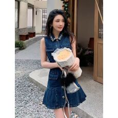 批发miu里miu气穿搭牛仔蓝色翻领无袖复古百褶裙摆连衣裙新款<b class='q'>女装</b>衣服