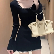 批发早秋温柔富家千金穿搭重要场合轻奢高级感巨好看<b class='q'>小香风</b>黑色<b class='q'>连衣裙</b>