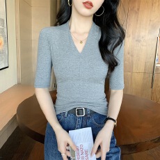 批发黑色V领中<b class='q'>袖</b>正肩<b class='q'>t</b><b class='q'>恤</b>女2025新款早秋高级感打底衫内搭五分半<b class='q'>袖</b>上衣