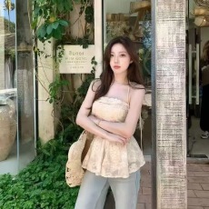 批发法式<b class='q'>甜美</b>风绑带抹胸上衣女修身短款无袖露肩设计感度假风