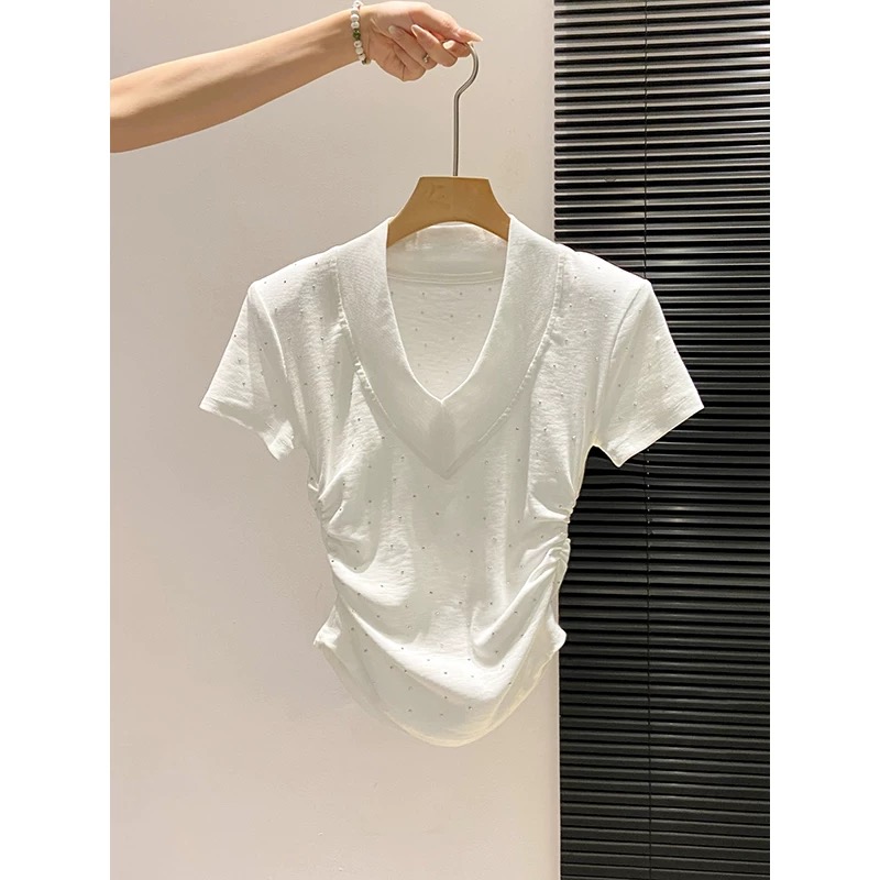 순수한 욕망 V넥 핫픽스 반팔 티셔츠 여성 여름 2026 새로운 핫걸 몸매 가꾸기 슬림해 보이는 주름 허리 수축 쇼트 스타일 맨위
