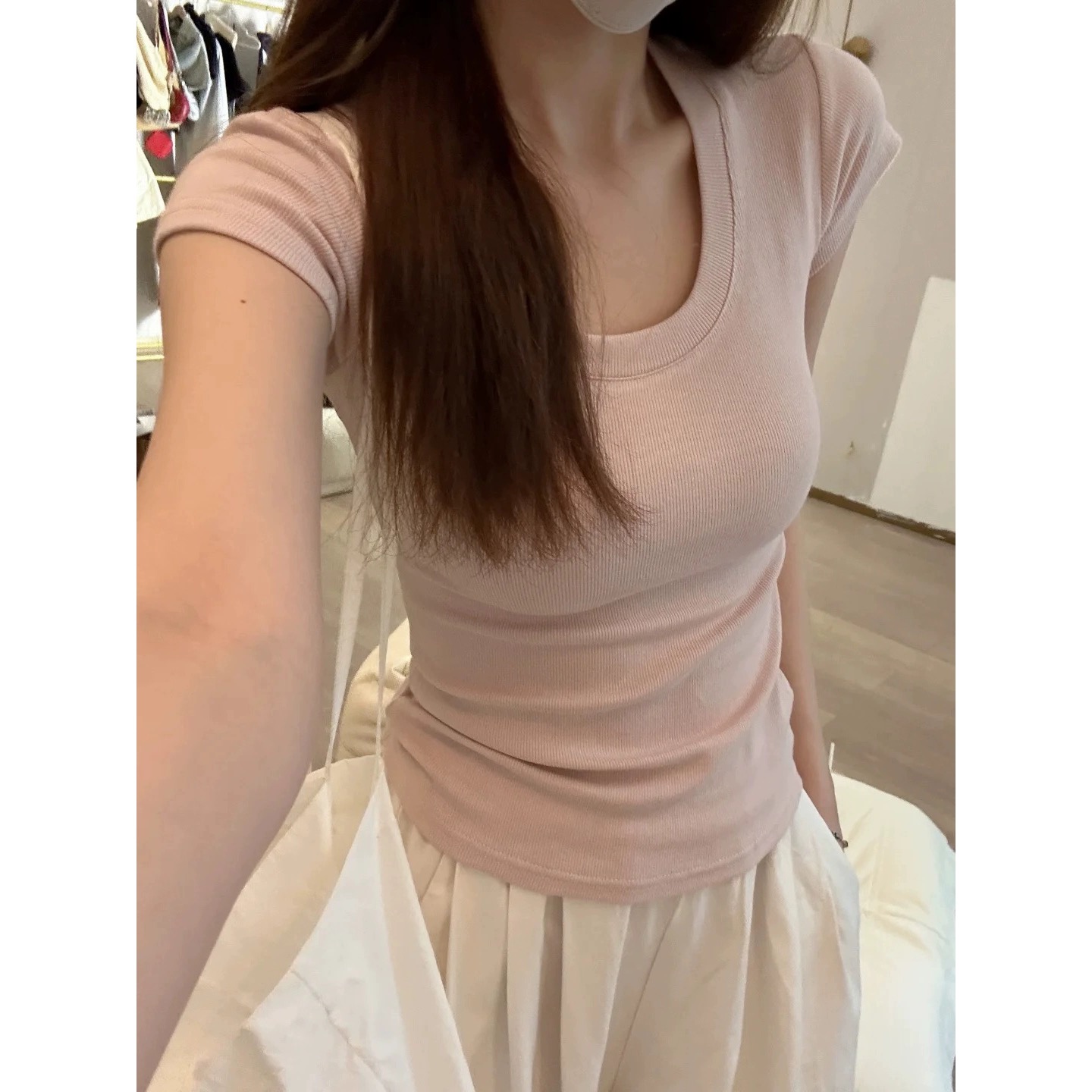 한 부서 긍정적 인 어깨 미니멀리즘 u 칼라 반팔 티셔츠 여성 여름 순수한 욕망 바람 몸매 가꾸기 허리 수축 슬림해 보이는 리브 만나는 짧은 맨위