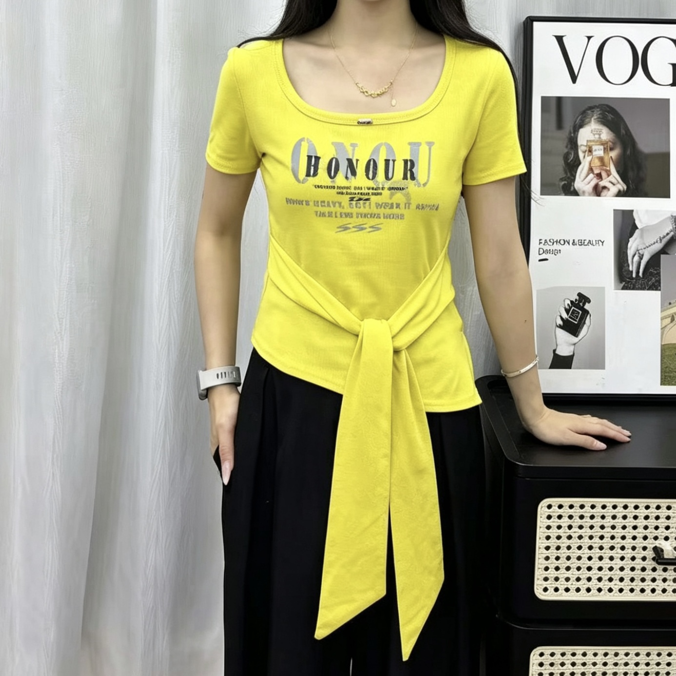 아메리칸 핫걸 알파벳 프린트 u 칼라 스트랩 반팔 티셔츠 여성 2026 여름 슬림해 보이는 Chic 맨위