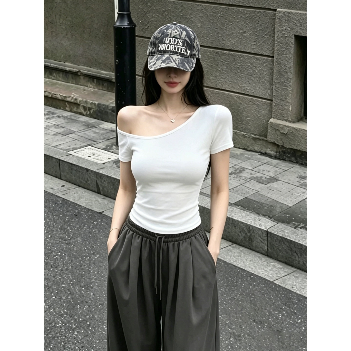 핫걸 바람 섹시함 오프숄더 보라색 스트라이프 반팔 티셔츠 여성 여름 새로운 비스듬한 어깨 몸매 가꾸기 슬림해 보이는 쇼트 스타일 맨위