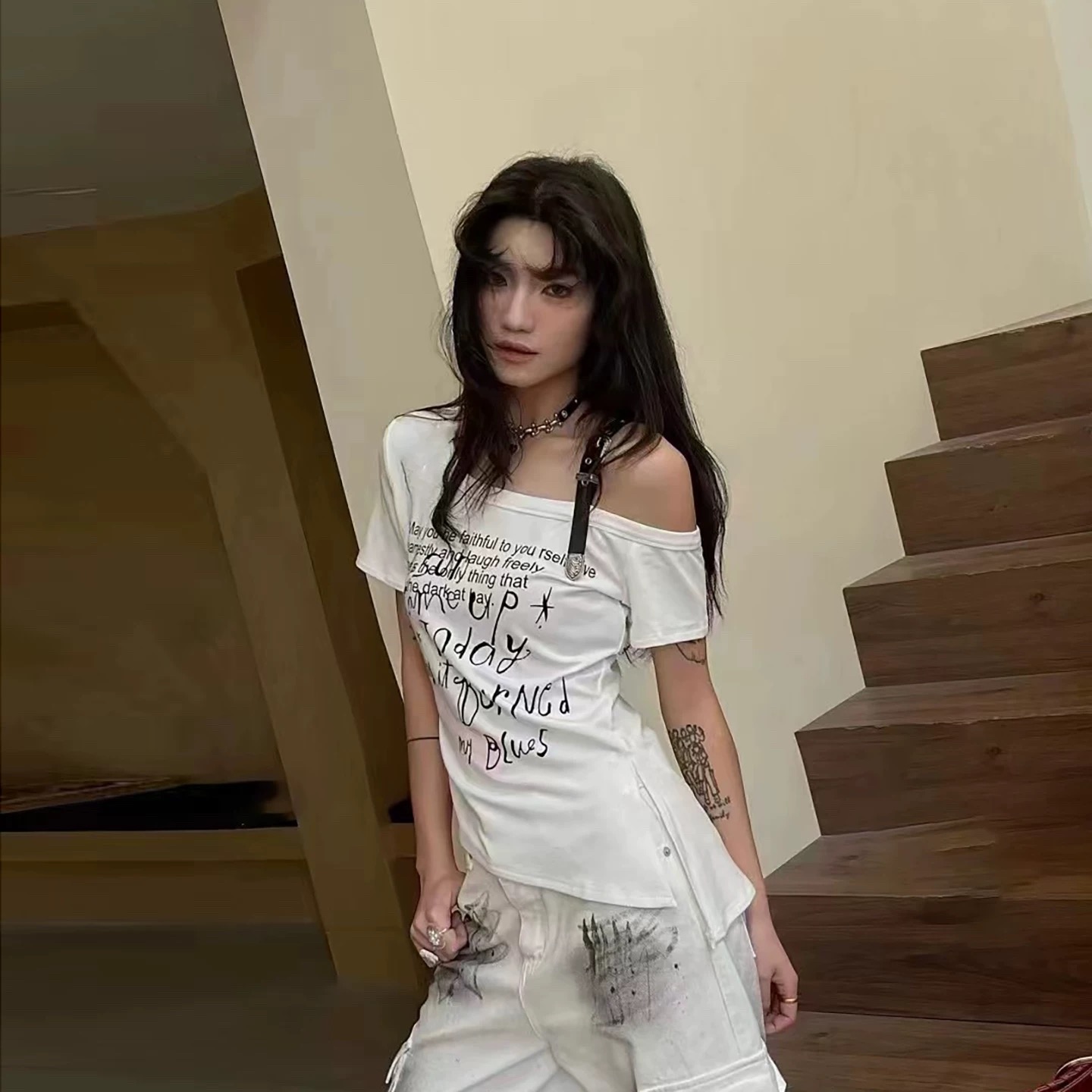 아메리칸 핫걸 비스듬한 어깨 알파벳 프린트 반팔 티셔츠 여성 여름 불규칙 고유 한 Chic 몸매 가꾸기 오프숄더 맨위