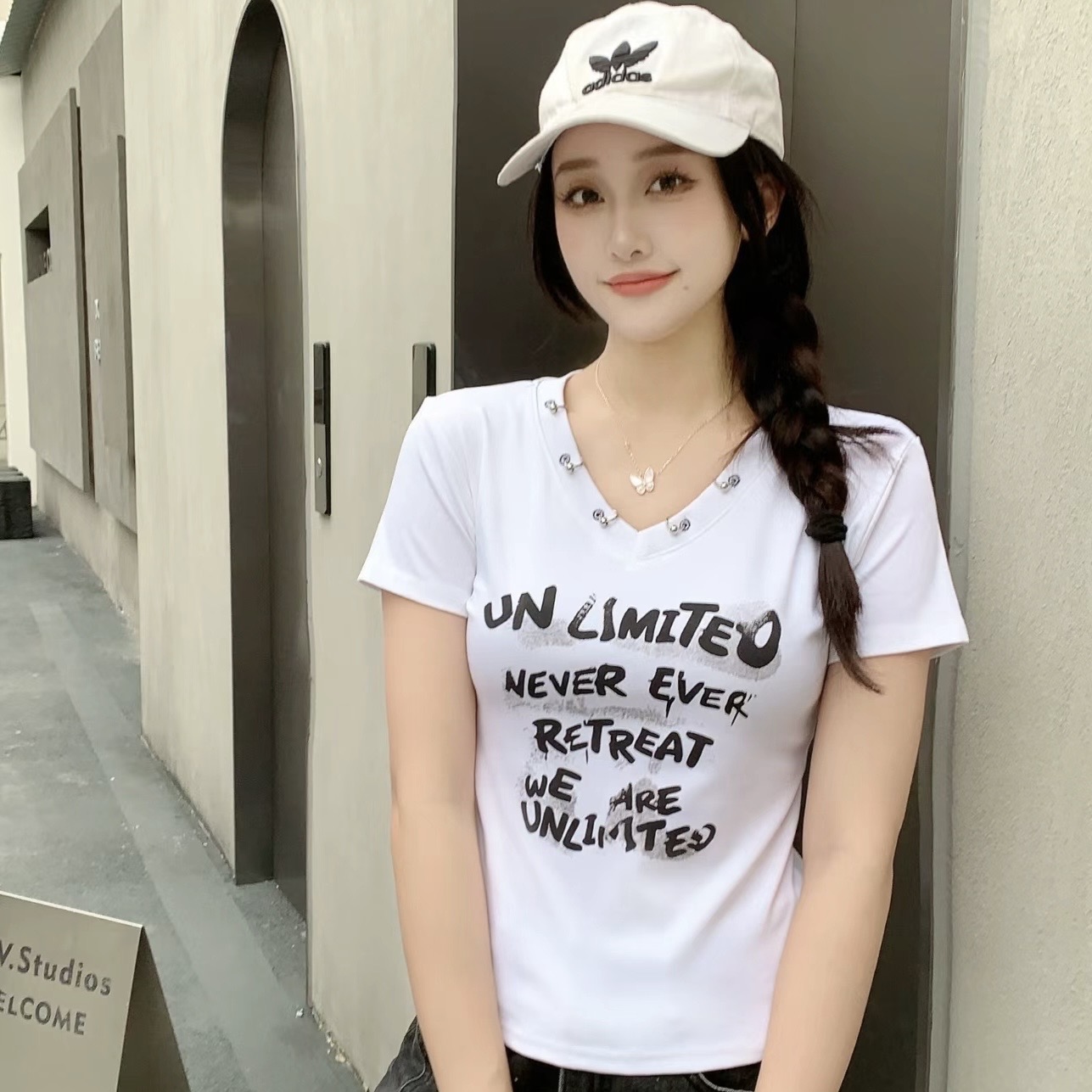 아메리칸 높음 거리 알파벳 프린트 V넥 반팔 티셔츠 여성 여름 몸매 가꾸기 달콤한 차가운 핫걸 쇼트 스타일 맨위 경기