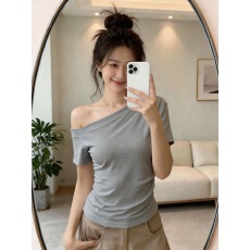 批发辣妹风斜领露肩短袖<b class='q'>T</b><b class='q'>恤</b>女夏季2026新款性感气质修身显瘦漂亮上衣