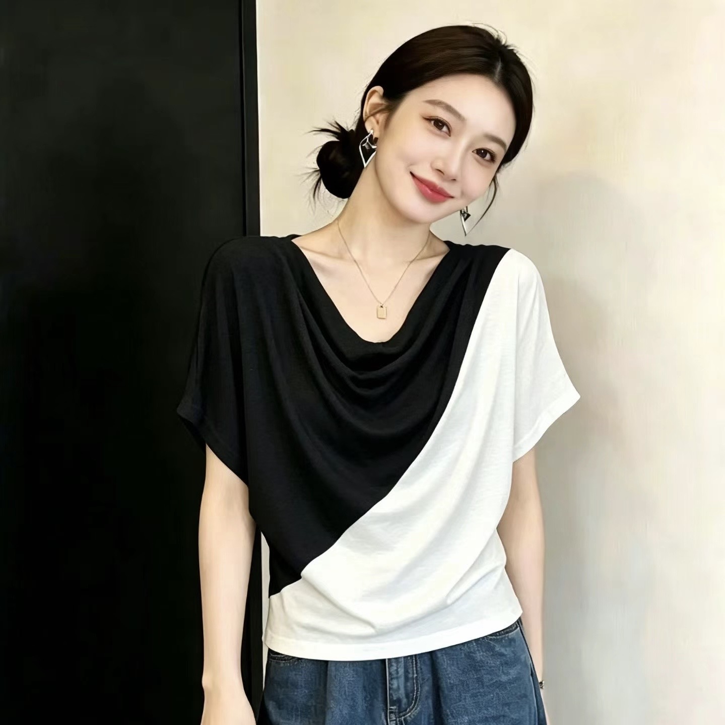 2026 여름 새로운 패치워크 배색 프랑스식 흔들다 칼라 디자인 센스 슬림해 보이는 반팔 티셔츠 여성 셔츠