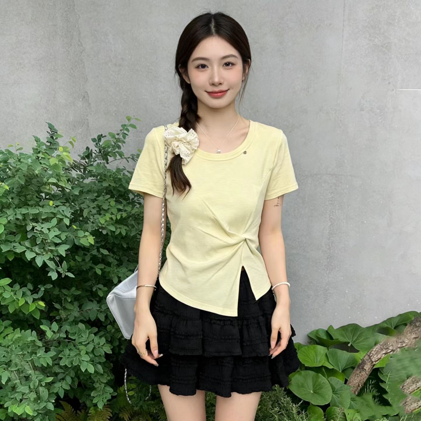 여름 착용 가져 가라. 불규칙 비틀림 긍정적 인 어깨 반팔 티셔츠 여성 의류 2026 새로운 고유 한 아름다운 꼬집기 허리 작은 맨위